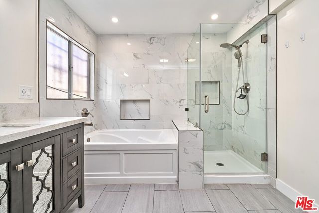 2619 Raymond Avenue, Los Angeles CA: https://media.crmls.org/mediaz/2e775fac-e840-404a-85f9-d0a9b25bce81.jpg
