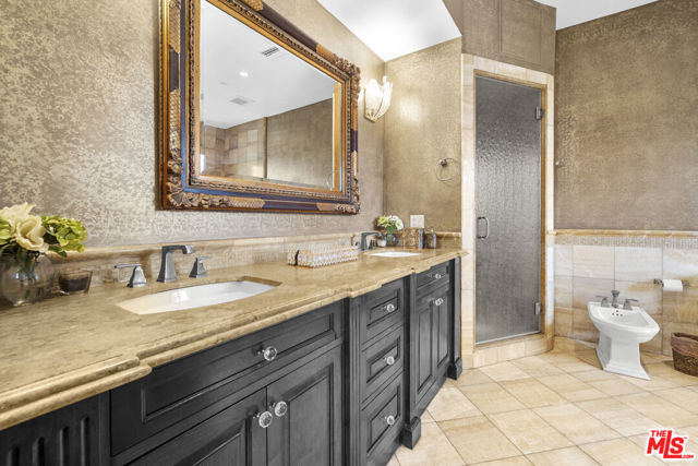 3848 Vista Linda Drive, Encino CA: https://media.crmls.org/mediaz/2e77a642-d364-46ee-a5ac-d7f61cce52dc.jpg