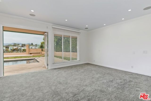 401 Alma Real Drive, Pacific Palisades CA: https://media.crmls.org/mediaz/2e77f2cd-96bf-4bbd-a097-1c85eeae6193.jpg