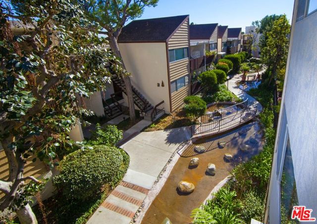 6000 CANTERBURY Drive, Culver City CA: https://media.crmls.org/mediaz/2e77f896-b0b5-4c49-947a-4660168f2f36.jpg