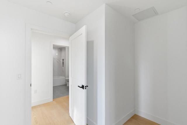 560 El Camino Real, San Carlos CA: https://media.crmls.org/mediaz/2e785479-2460-4da6-8414-5ef7da98610a.jpg