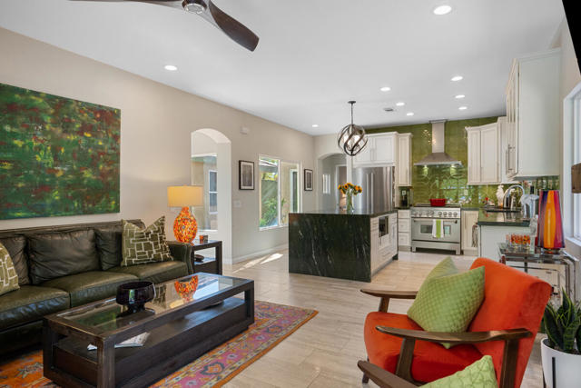 642 E Daisy Street, Palm Springs CA: https://media.crmls.org/mediaz/2e787e02-838a-4465-a47b-8a98d225f36a.jpg