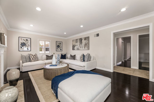 6130 Flores Avenue, Los Angeles CA: https://media.crmls.org/mediaz/2e78be88-9e14-46d5-aa72-56a94227716b.jpg