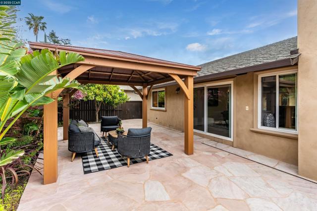 5588 Gonzalez Ct, Concord CA: https://media.crmls.org/mediaz/2e791c4c-906b-487a-ac0e-3eba06f9bf54.jpg