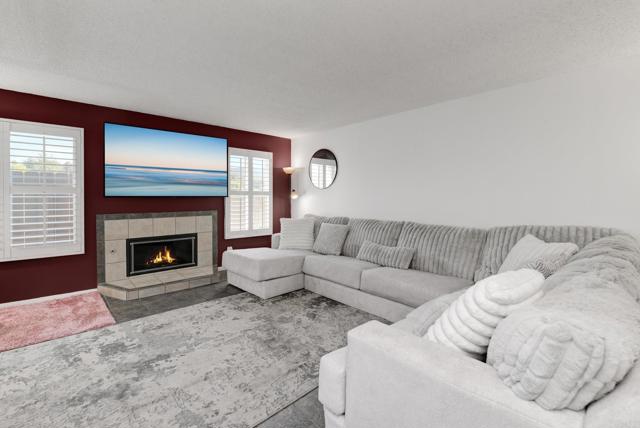Detail Gallery Image 4 of 27 For 1170 via Loma Vista, El Cajon,  CA 92019 - 2 Beds | 2/1 Baths