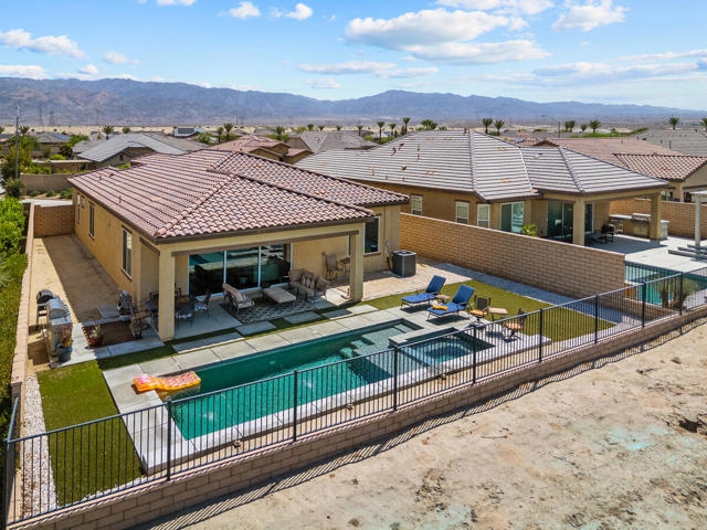 85115 Stazzano Place, Indio CA: https://media.crmls.org/mediaz/2e7a2544-15a7-4c52-a024-9f1f9ffca72b.jpg