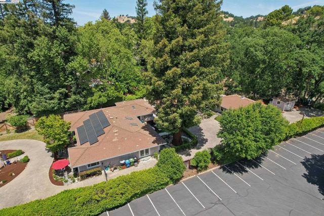 688 Danville Blvd, Danville CA: https://media.crmls.org/mediaz/2e7a555f-ae30-4a0a-bbb1-46a2eaa3cf09.jpg
