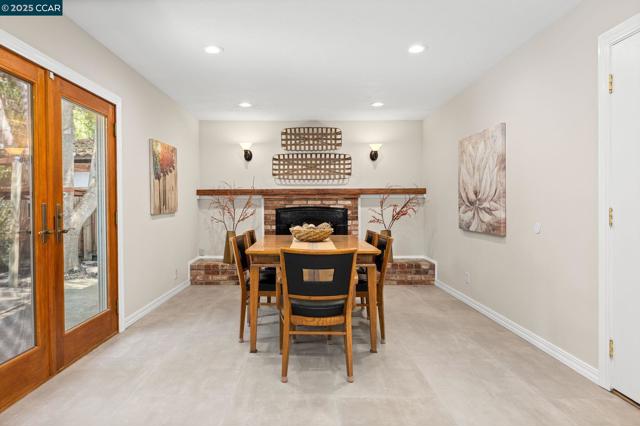 832 San Simeon Dr, Concord CA: https://media.crmls.org/mediaz/2e7a8a0b-3b3d-430d-8768-67afd0d62580.jpg