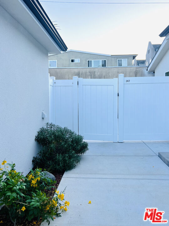 247 S CATALINA Avenue, Pasadena CA: https://media.crmls.org/mediaz/2e7abc34-ba0f-467a-887b-1fb5c7100df5.jpg
