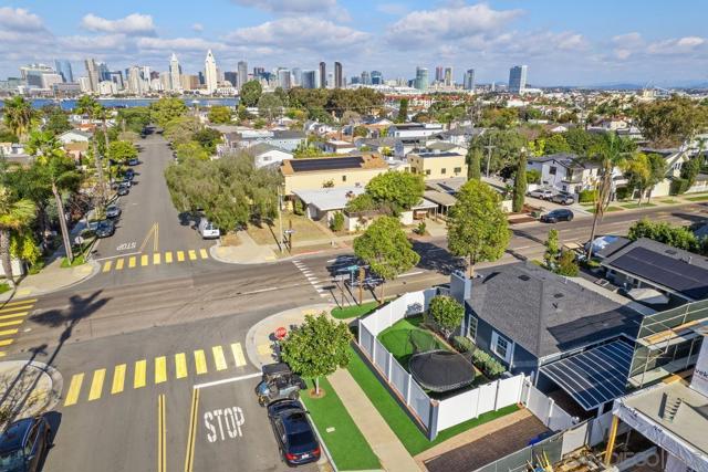 800 3rd St, Coronado CA: https://media.crmls.org/mediaz/2e7ae1d0-1a3a-4e19-8c6a-47c9baf765c7.jpg