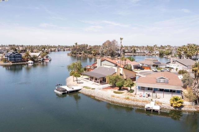 5514 Marlin Ct, Discovery Bay CA: https://media.crmls.org/mediaz/2e7b41ca-2fd7-447f-9fac-dd9ebf0a0b3f.jpg