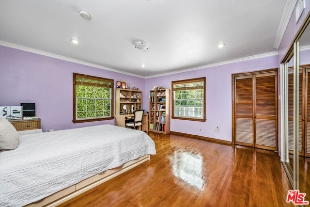 257 S Van Ness Avenue, Los Angeles CA: https://media.crmls.org/mediaz/2e7b57c3-1abc-402e-9dce-fc5b42eac408.jpg