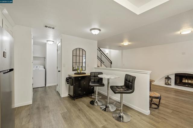 2593 El Portal Dr., San Pablo CA: https://media.crmls.org/mediaz/2e7b5d48-8f34-4cdc-85b6-f6ac895dec68.jpg