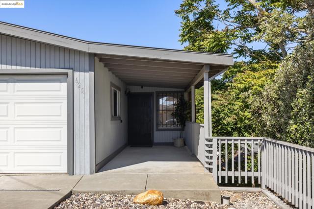 6251 Highland Ave, Richmond CA: https://media.crmls.org/mediaz/2e7ba79e-e03d-49f9-94bb-d76a81caa542.jpg