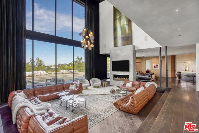 9152 Janice Place, Beverly Hills CA: https://media.crmls.org/mediaz/2e7c424c-5f48-41f6-bfd6-c8d1c5a68cda.jpg