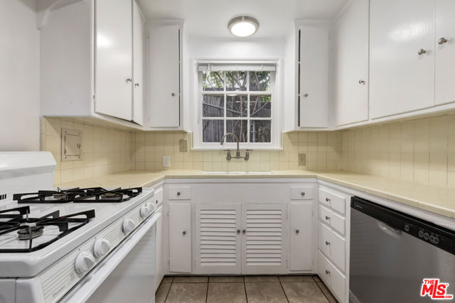 Drew Fenton | 271 Beloit Avenue Los Angeles CA | MLS: 7455926