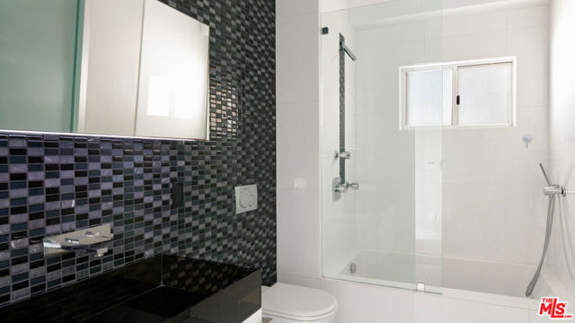 26050 Pacific Coast Highway, Malibu CA: https://media.crmls.org/mediaz/2e7cb9fe-9d73-48bf-92fc-40cdeb917b75.jpg