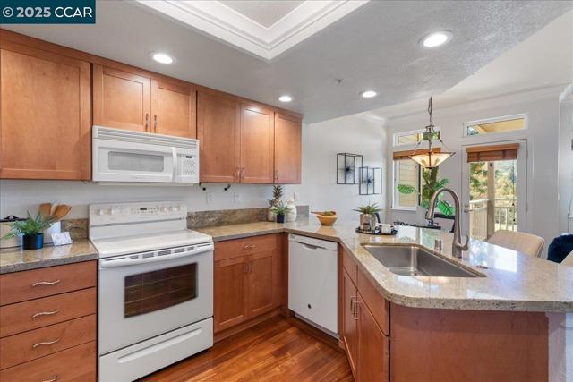 5501 Terra Granada Dr, Walnut Creek CA: https://media.crmls.org/mediaz/2e7cd69b-2531-4042-9bbb-b7bf3f35d130.jpg