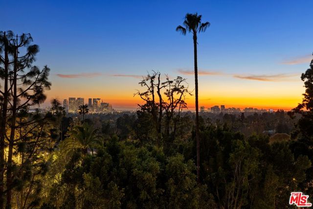 1114 Schuyler Road, Beverly Hills CA: https://media.crmls.org/mediaz/2e7cd8c6-1e36-4306-87dc-02de5dbf2e1c.jpg