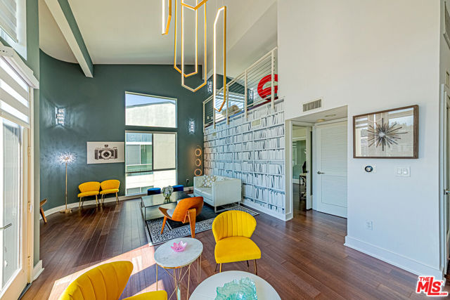 600 S Ridgeley Drive, Los Angeles CA: https://media.crmls.org/mediaz/2e7d1524-c113-4814-9e18-8072271716bc.jpg