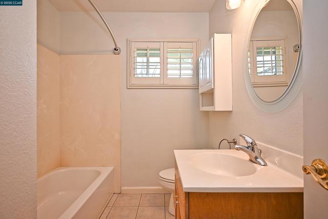 65 Dawn Dr, Pleasant Hill CA: https://media.crmls.org/mediaz/2e7d2788-db37-4ccc-b481-c58a23dc0f37.jpg