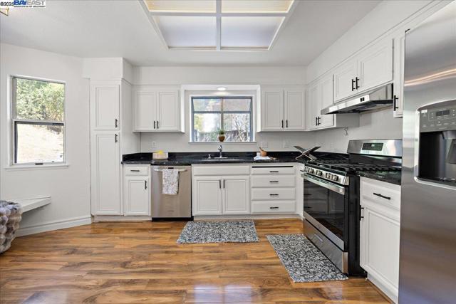 1218 Locust Dr, Vallejo CA: https://media.crmls.org/mediaz/2e7d82f5-0c34-4e6e-9966-2ce84249d8cc.jpg