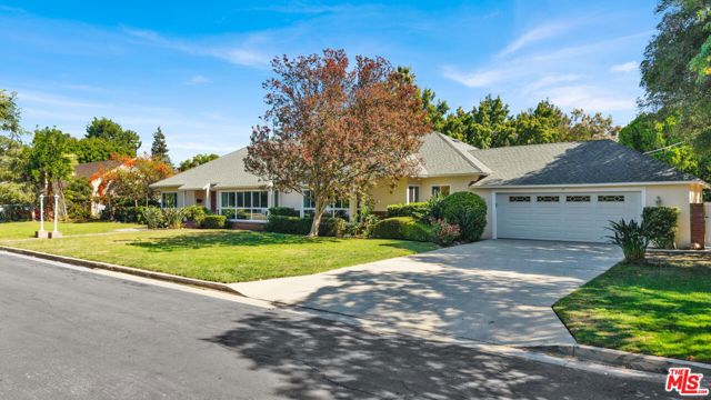 6900 Chisholm Avenue, Lake Balboa CA: https://media.crmls.org/mediaz/2e7de740-6d1c-478f-9fc0-57309d98846e.jpg