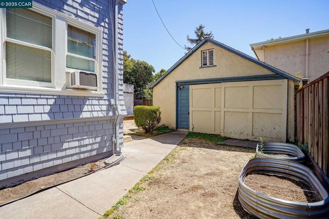 2006 Parker St, Berkeley CA: https://media.crmls.org/mediaz/2e7df44c-d007-4813-9d87-b72917b1f3f6.jpg