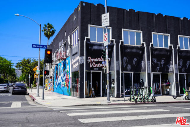 340 N Edinburgh Avenue, Los Angeles CA: https://media.crmls.org/mediaz/2e7f848f-d6f0-4f14-abbd-9b23305abecb.jpg