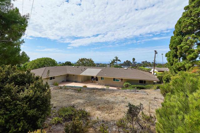 3190 Falcon Drive, Carlsbad CA: https://media.crmls.org/mediaz/2e7f9a90-d391-4f41-9cd9-44216a9651c4.jpg