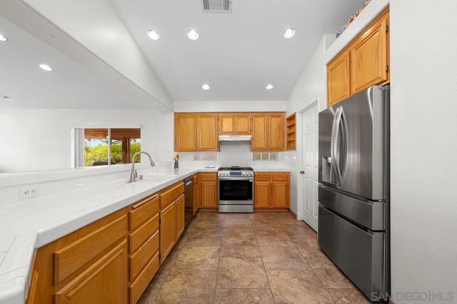 2617 LOBELIA RD, Alpine CA: https://media.crmls.org/mediaz/2e7fa912-fe4f-4a70-ba33-0af6935cdb34.jpg