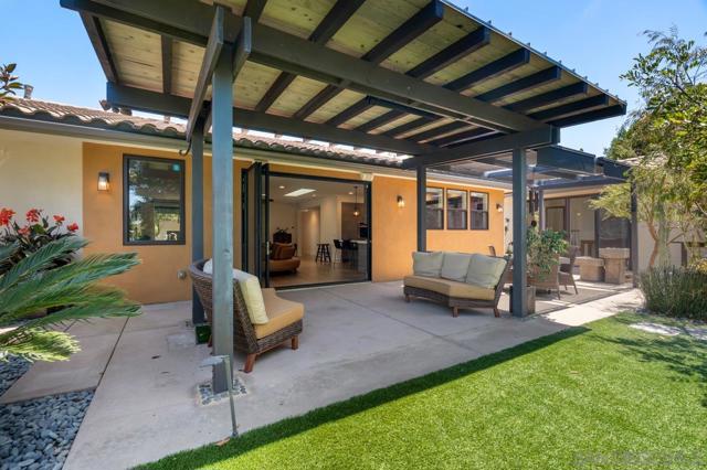 1180 Devonshire Dr, Encinitas CA: https://media.crmls.org/mediaz/2e7fdc0c-c8b6-460b-8023-f9c09f9ab179.jpg