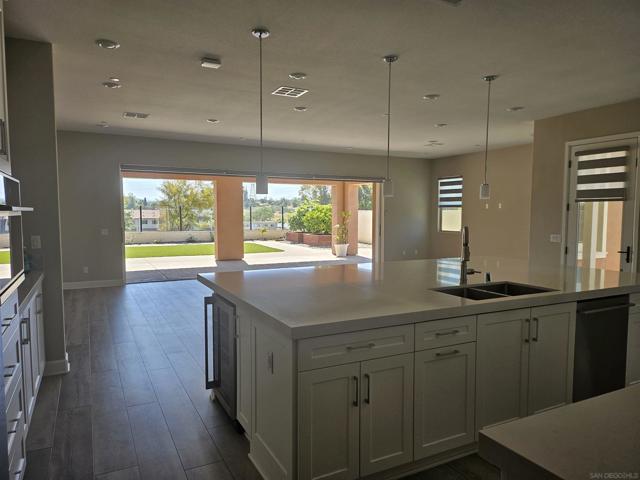 16231 Sunny Summit Dr, San Diego CA: https://media.crmls.org/mediaz/2e800d78-d962-4b7f-bb57-7a404fad9b22.jpg