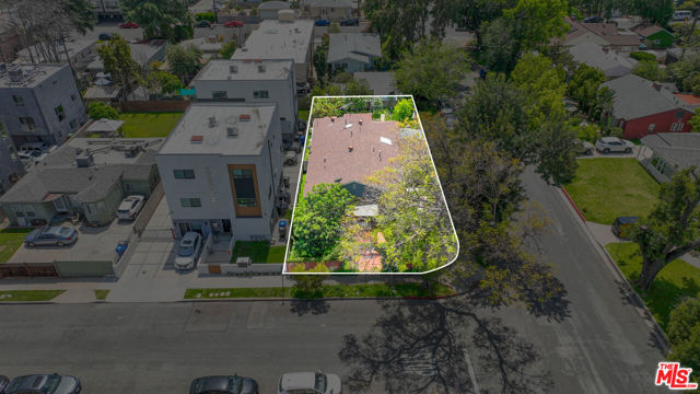 11528 Emelita Street photo 6