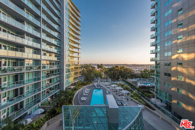 13600 Marina Pointe Drive, Marina del Rey CA: https://media.crmls.org/mediaz/2e804e60-4b13-4136-8a04-fef2db7c96d8.jpg