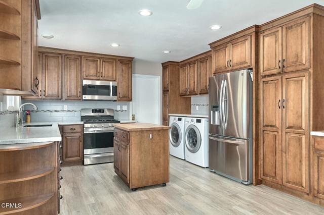 1209 Rosewood Avenue, Camarillo CA: https://media.crmls.org/mediaz/2e80bef0-7193-4792-a932-c36db605174d.jpg