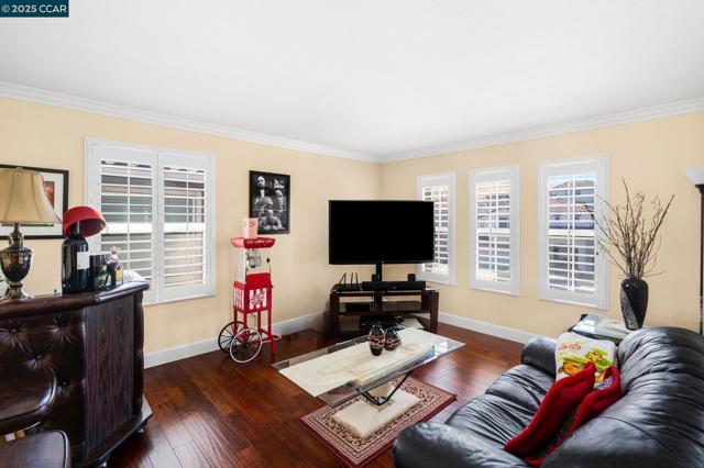 1426 Santa Teresa Dr, Pittsburg CA: https://media.crmls.org/mediaz/2e80f51c-7fbc-409b-92d0-c53c3800dc24.jpg