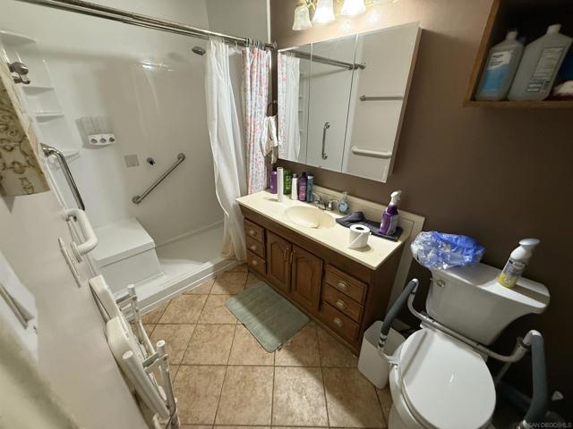 6310 Thorn St, San Diego CA: https://media.crmls.org/mediaz/2e8117ea-1e58-4cf7-a04d-5934b0ec2596.jpg