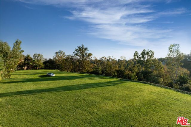 780 Tortuoso Way, Bel Air CA: https://media.crmls.org/mediaz/2e815a91-e0f6-4246-bb64-2959e6a93907.jpg