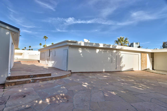 2249 N Palm Canyon Dr-21