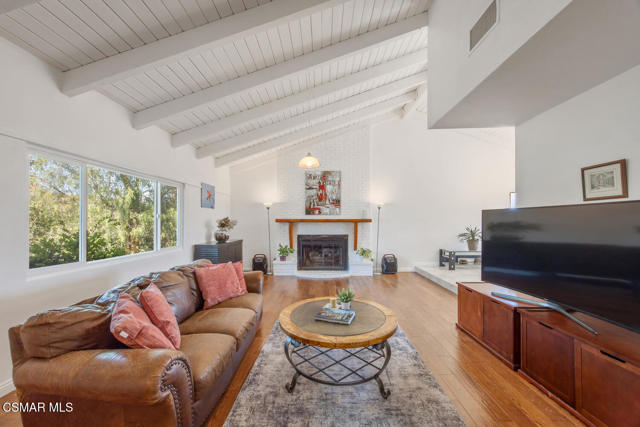 3166 Sycamore Drive, Simi Valley CA: https://media.crmls.org/mediaz/2e820018-68da-447a-9f7a-e472d6ce0747.jpg