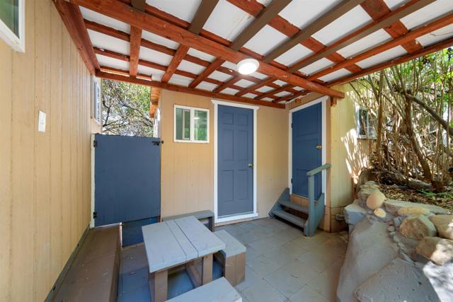 1135 OLD CHASE AVENUE, El Cajon CA: https://media.crmls.org/mediaz/2e822a1a-728f-44e0-aa7e-6ddbcb45e132.jpg