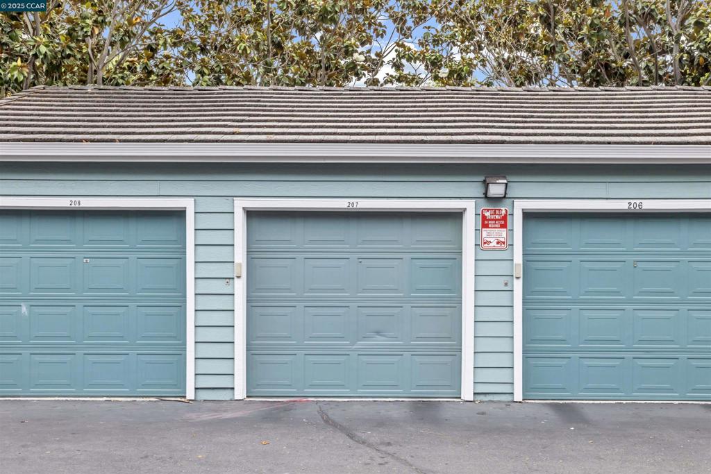 https://media.crmls.org/mediaz/2e82c323-7d8a-4f2b-b291-8678d979e51f.jpg?preset=X-Large