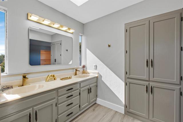 2560 Phelan Avenue, Hayward CA: https://media.crmls.org/mediaz/2e82ea5e-7552-4e14-a68e-35bafbdeaa0a.jpg