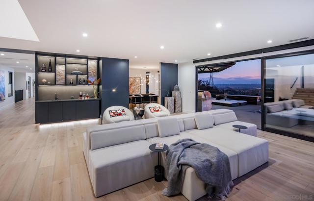 3240 Piragua St, Carlsbad CA: https://media.crmls.org/mediaz/2e8334fa-1bbe-447a-b7f3-ec369d1e83b0.jpg