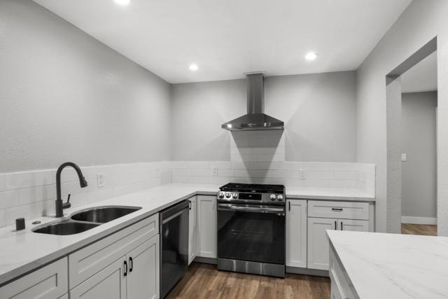 212 E Longview Avenue, Stockton CA: https://media.crmls.org/mediaz/2e8345a3-ba76-41fb-89bd-f6c0bee6e3d3.jpg