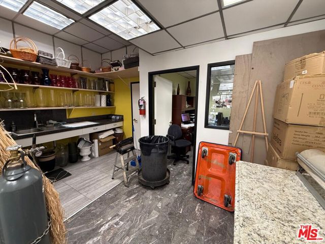 515 S Olive Street, Los Angeles CA: https://media.crmls.org/mediaz/2e835004-1c7e-476f-8fde-7d12472fbebc.jpg