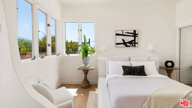 23349 Malibu Colony Road, Malibu CA: https://media.crmls.org/mediaz/2e836387-624b-445f-bd30-da5ca3b24940.jpg