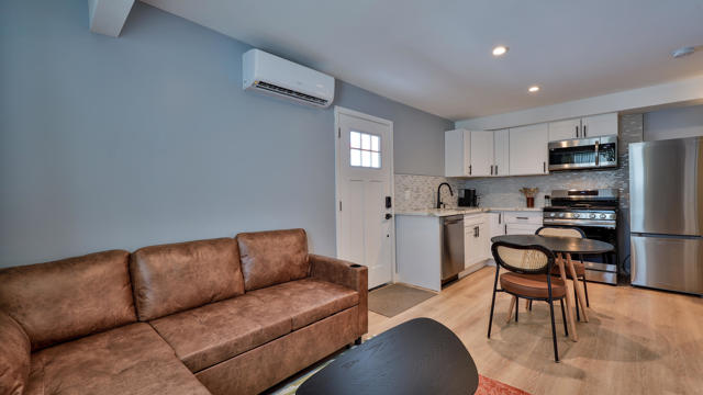 73042 Willow Street, Palm Desert CA: https://media.crmls.org/mediaz/2e83903b-3ea6-4755-914c-93379c3beeca.jpg