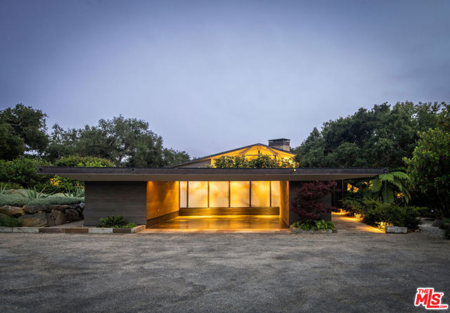 650 San Ysidro Road, Santa Barbara CA: https://media.crmls.org/mediaz/2e83d7a2-d424-48a7-990e-59deec6065e2.jpg